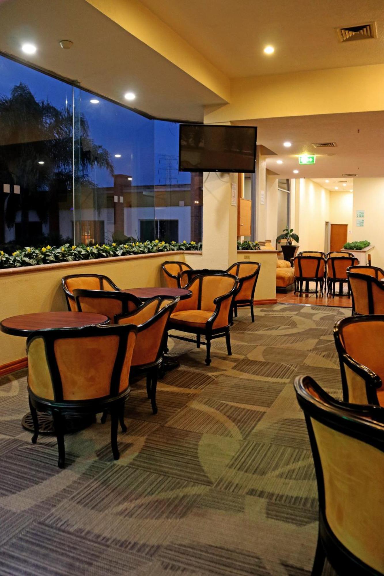 拉皮达德假日酒店 La Piedad 外观 照片